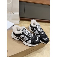 디올 털운동화