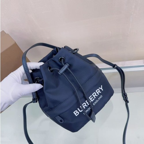 버버리 포이베 버킷백