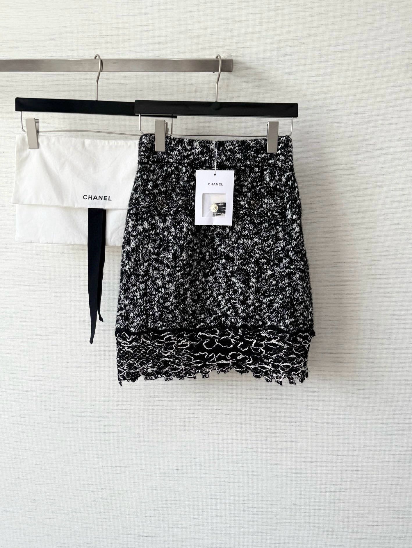 샤넬 블랙&화이트 실크 미니스커트