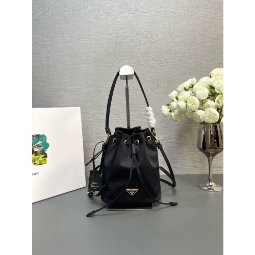 프라다 여성 버킷백 1BE067