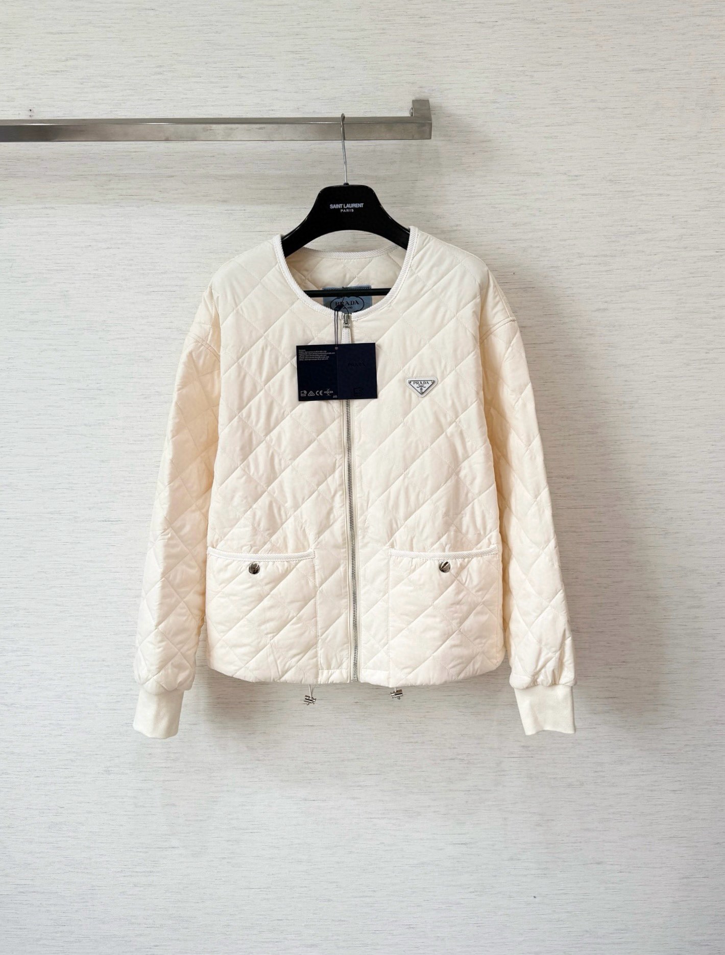 프라다 로고 패딩 자켓