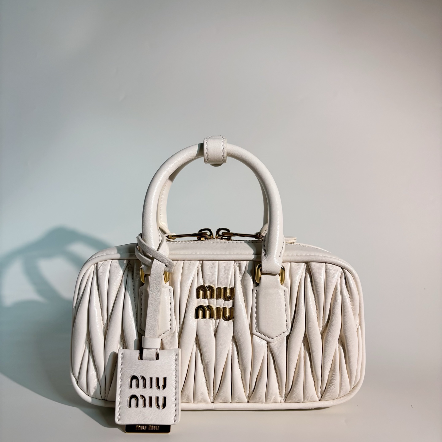 미우미우 아르카디 마테라쎄 나파 가죽 미니 백