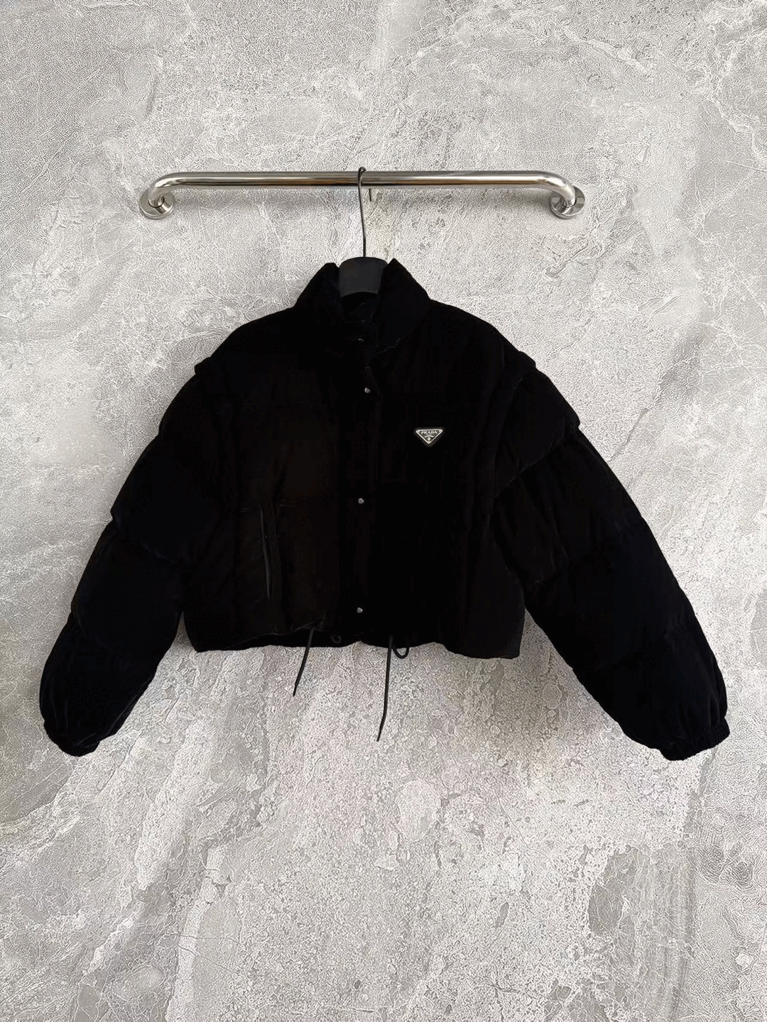 프라다 크롭 벨벳 다운 탈부착 자켓