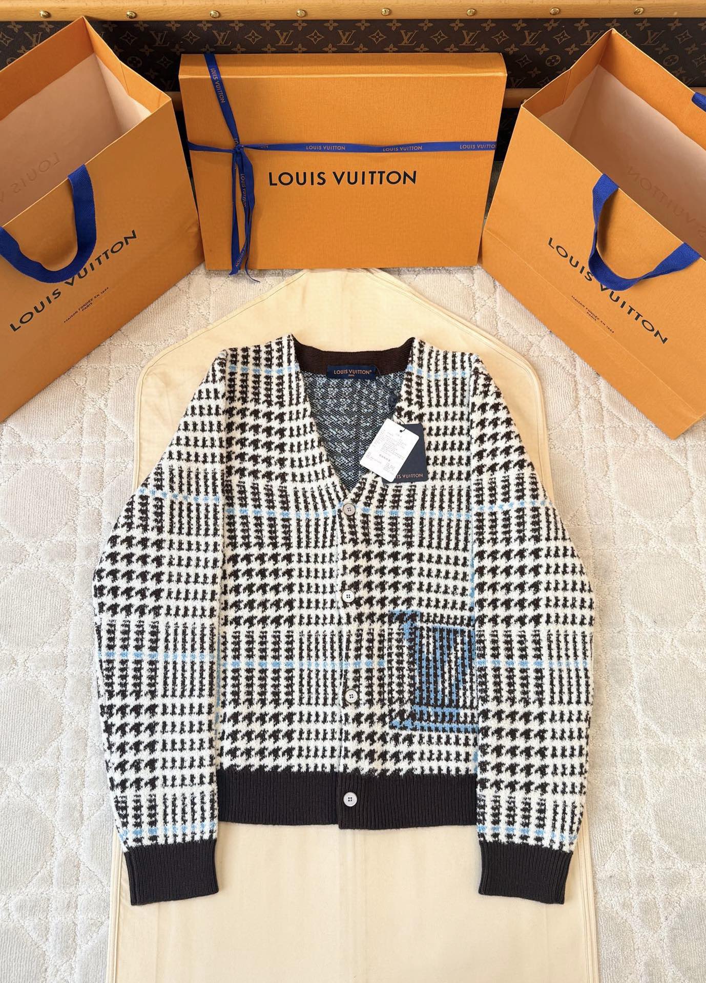 루이비통 니트 가디건