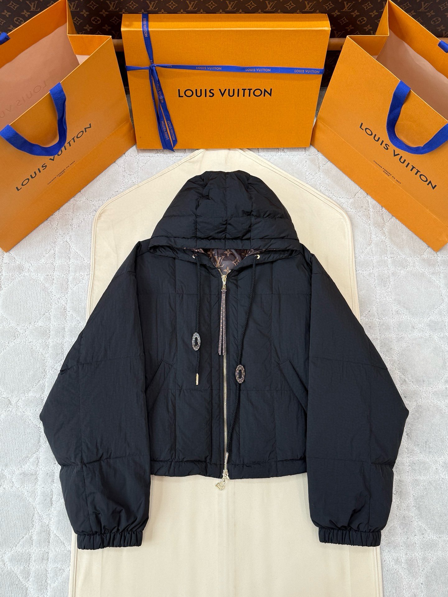 루이비통 25fw 숏 패딩