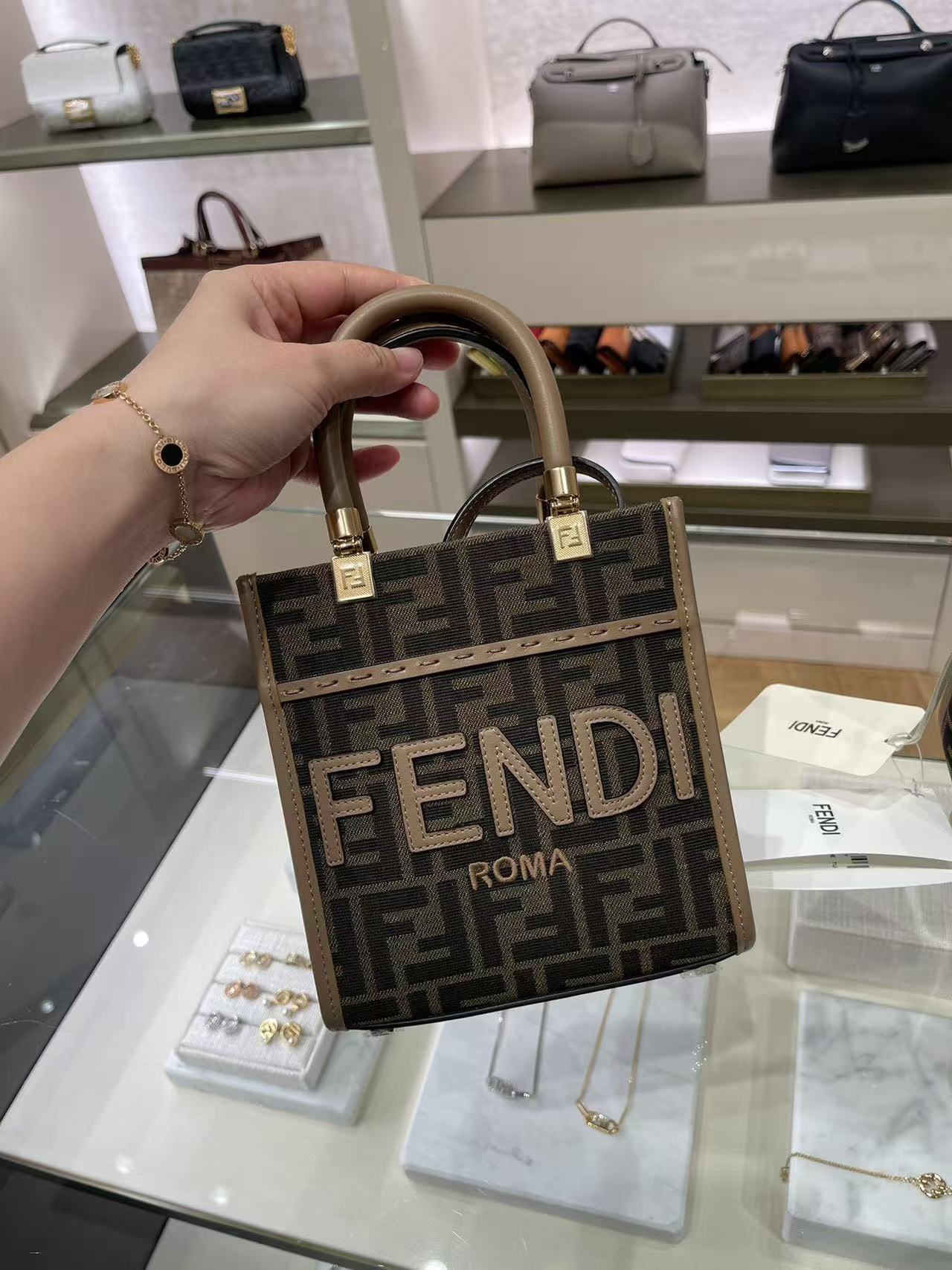 펜디 선샤인 FF 패브릭 쇼퍼백