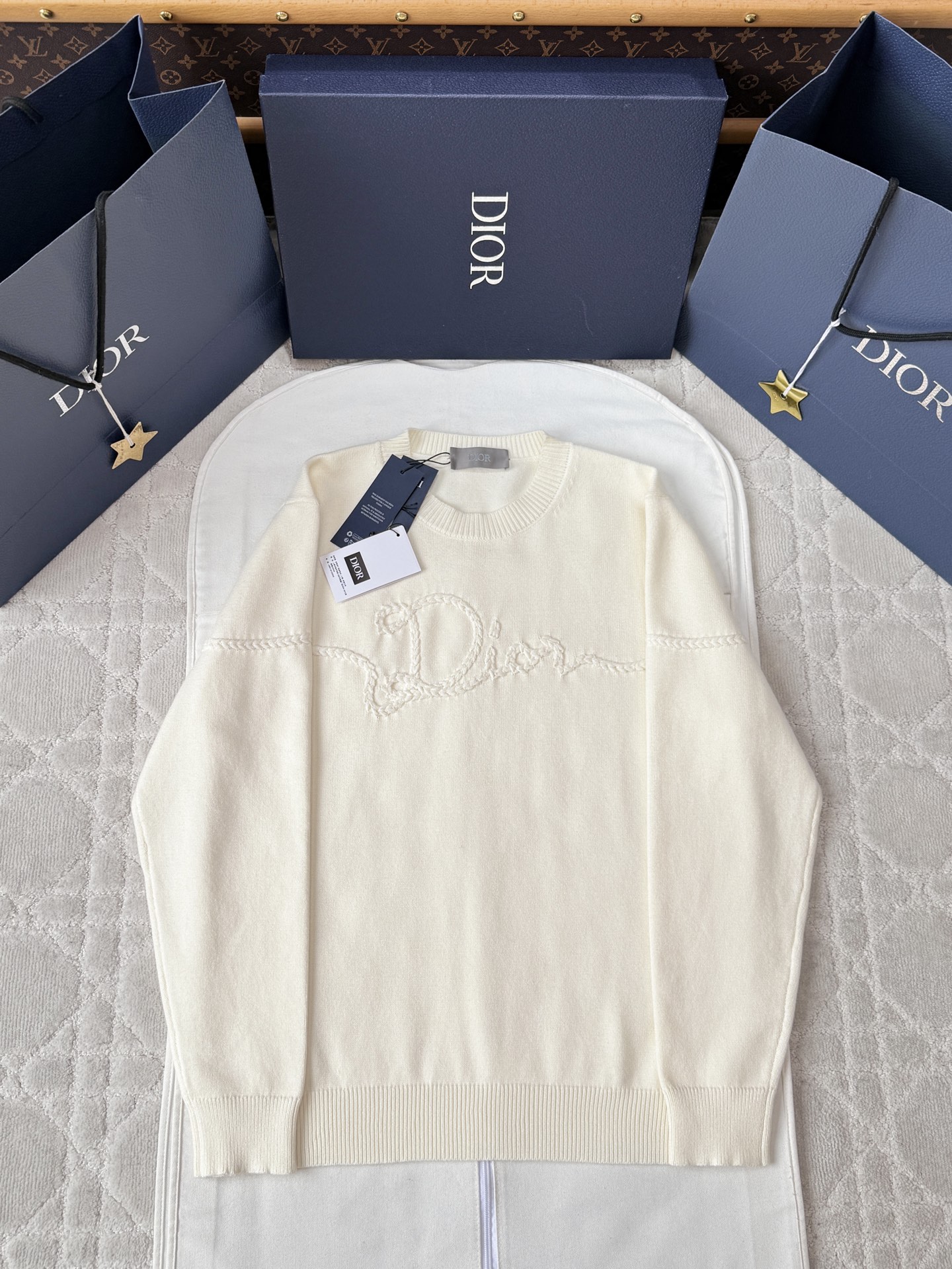 디올 자수 니트 스웨터