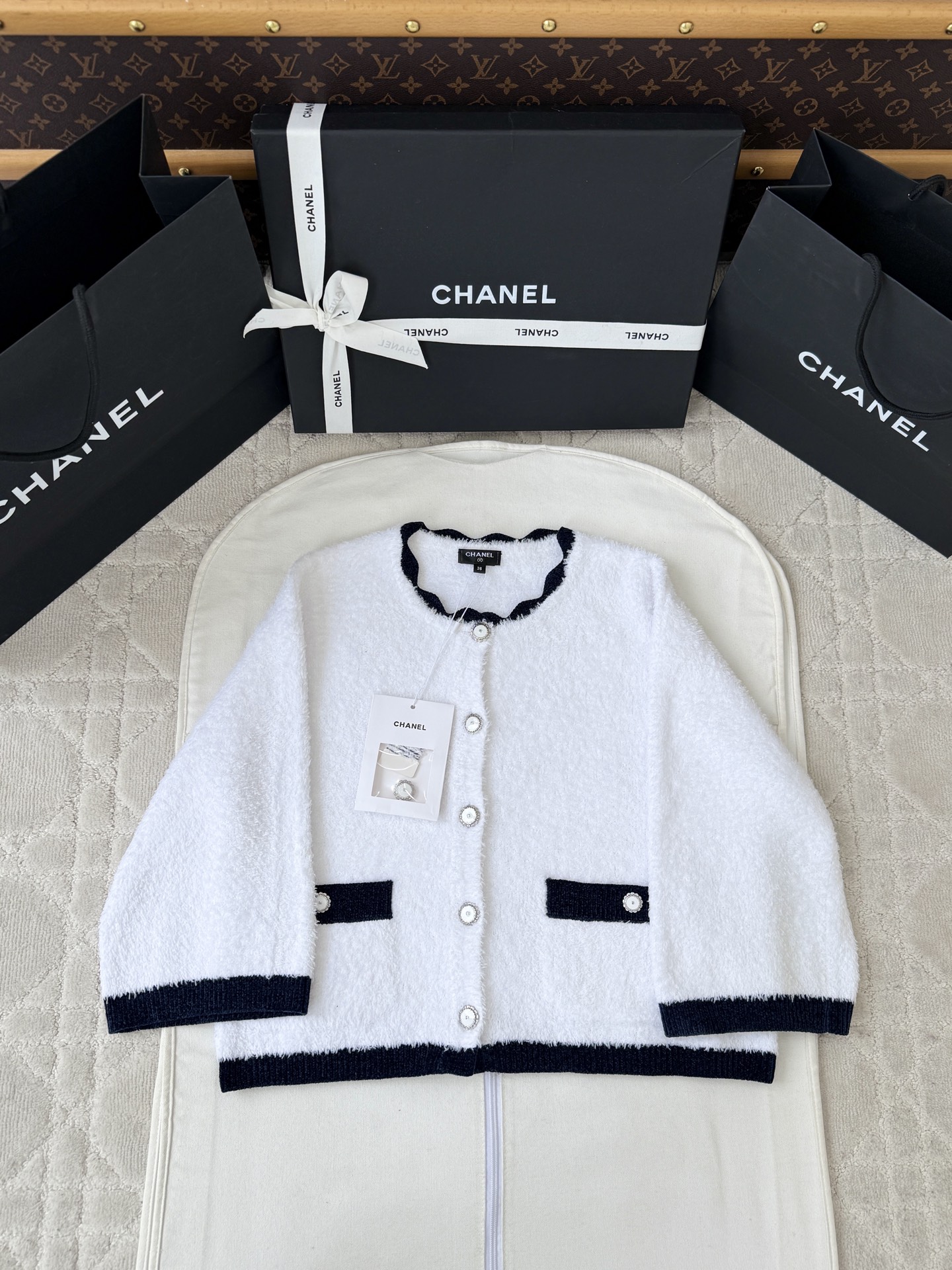 샤넬 엣지 니트 가디건