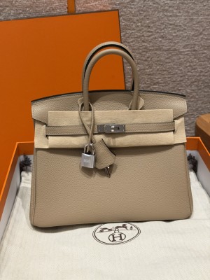에르메스 버킨백 25 토고 은장 컬러: S2/Trench