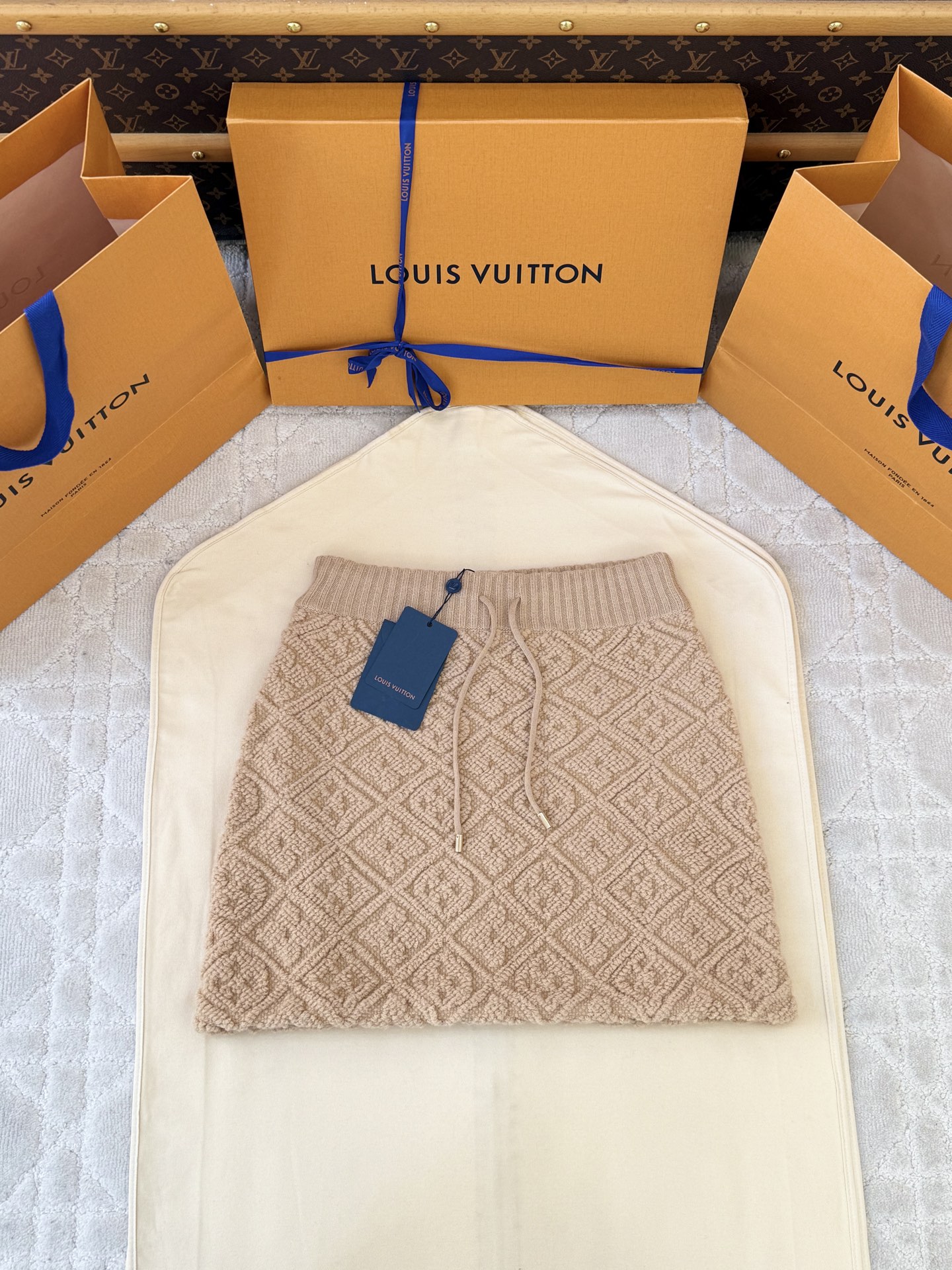 루이비통 26ss 니트 미니스커트