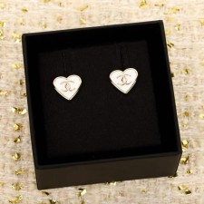 샤넬 하트 로고 이어링 금장 화이트