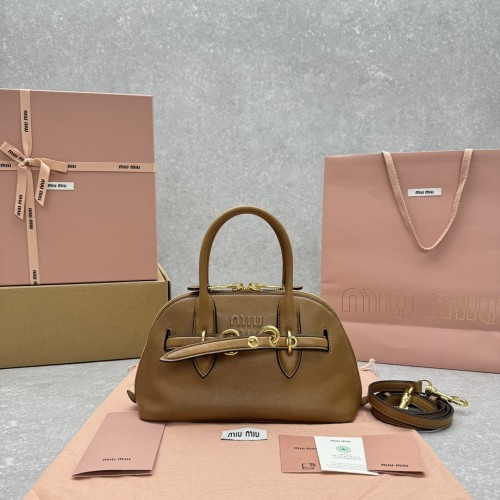 미우미우 아방뛰르 스몰 나파 가죽 백 오크