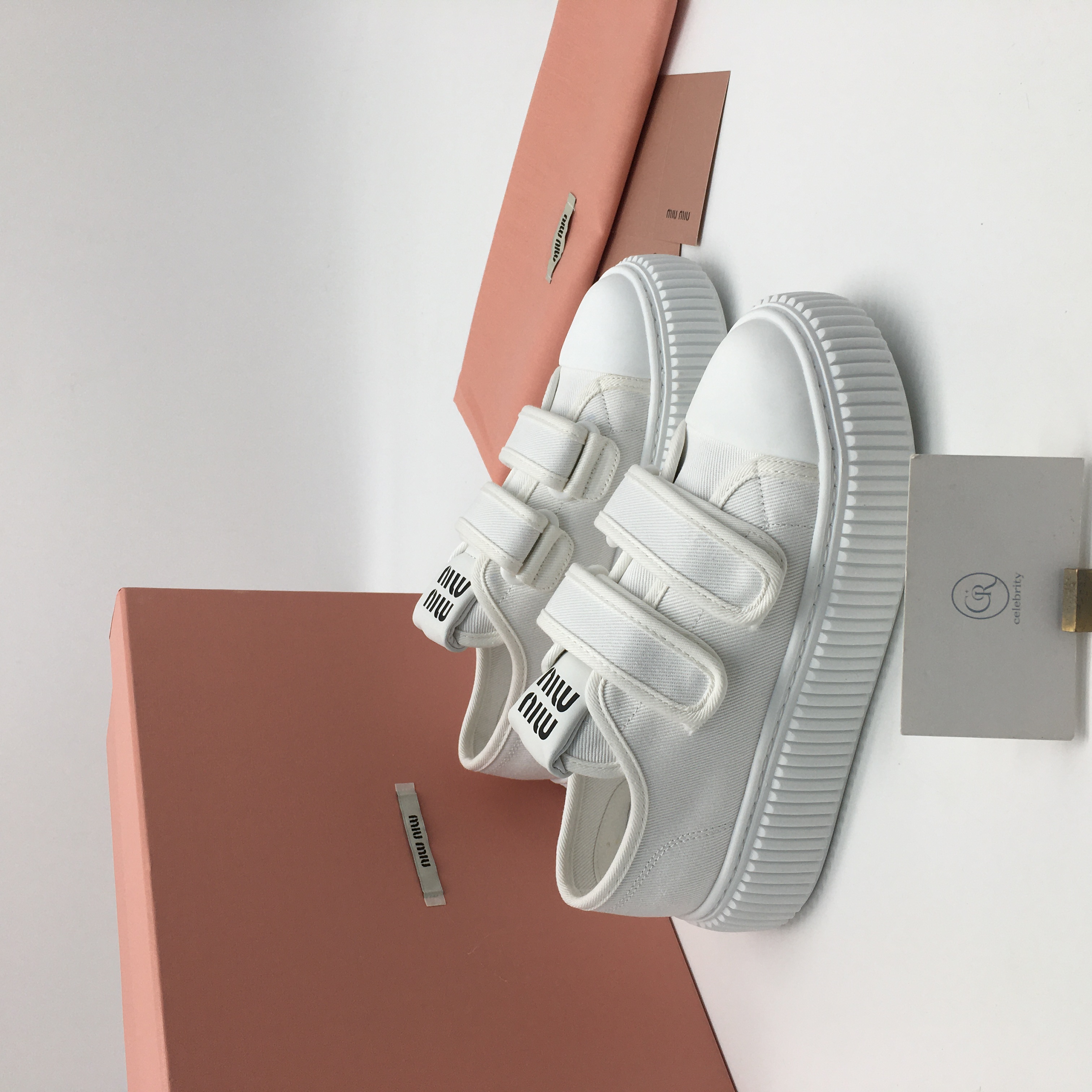 미우미우 스니커즈 245mm (3일이내 수령가능) 당일출고