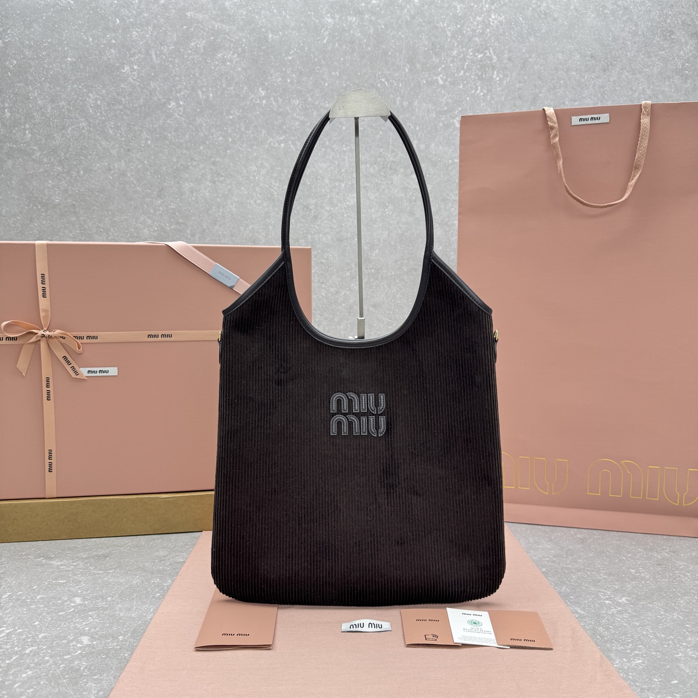 미우미우 아이비 코듀로이 토트백