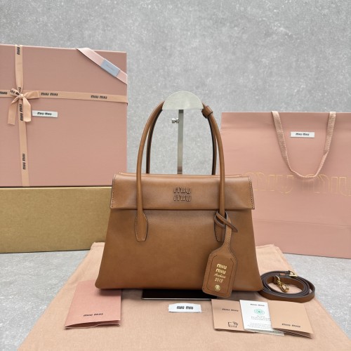 미우미우 솔리테르 광택 가죽 백