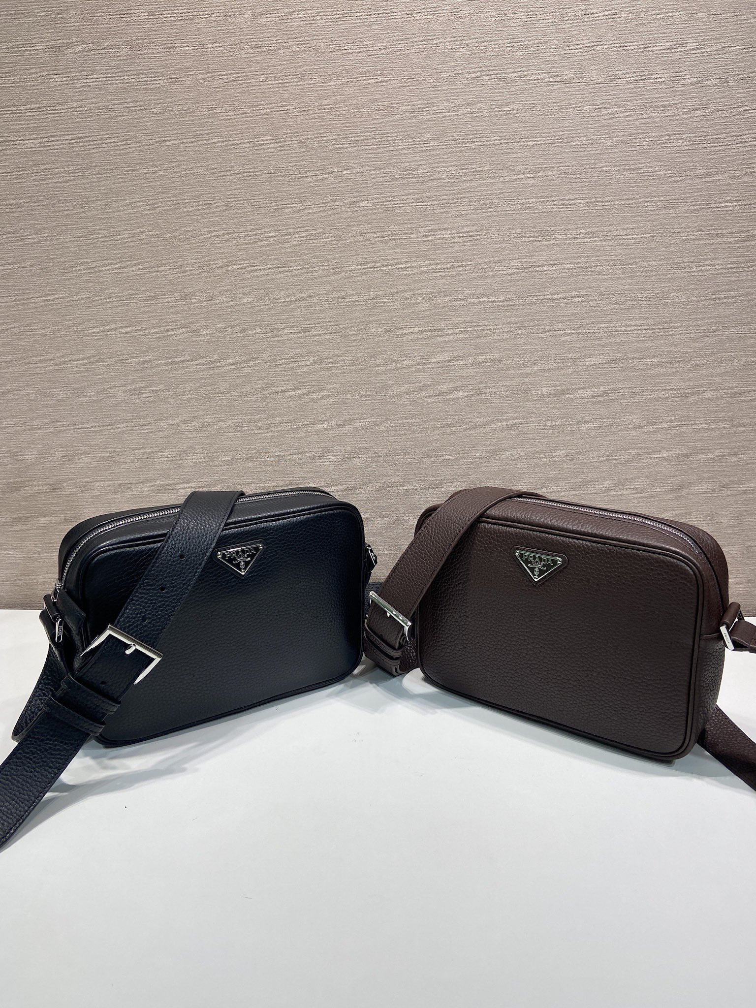 프라다 가죽 숄더백 2VH189