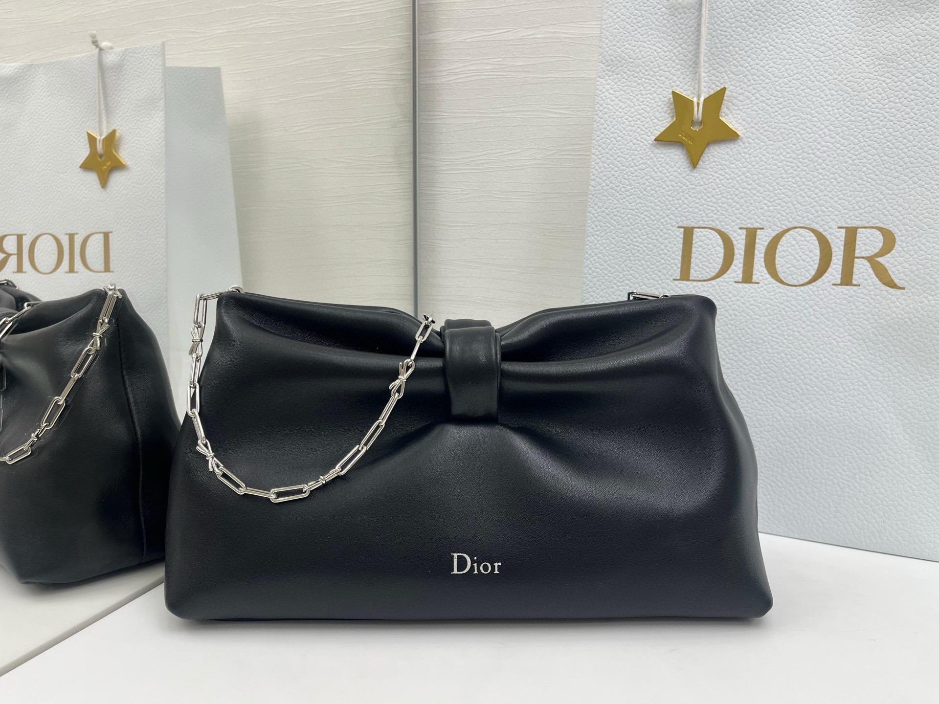 디올 보우 백 미디엄 램스킨