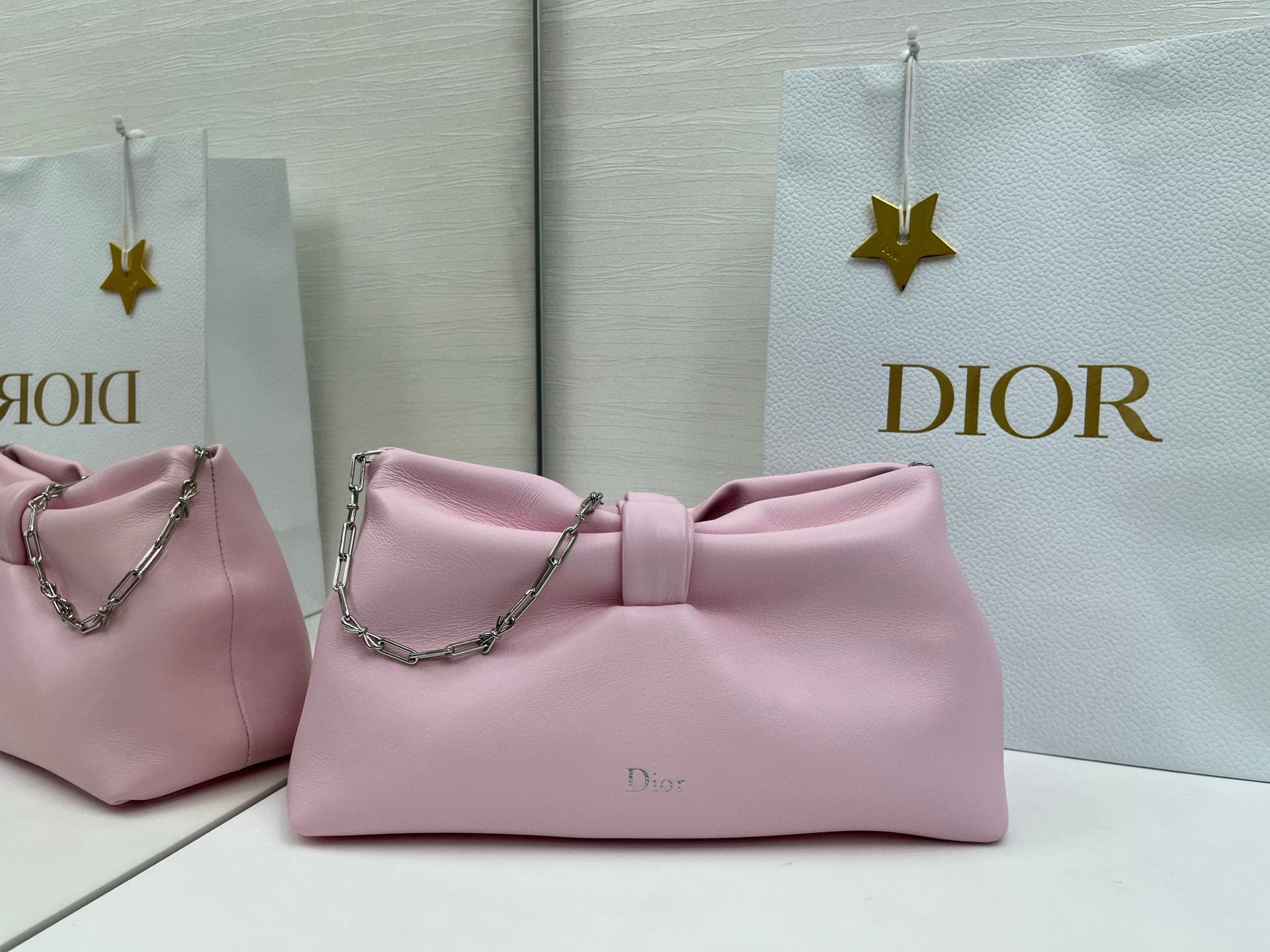 디올 보우 백 미디엄 램스킨