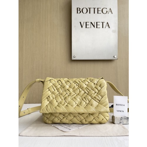 보테가베네타 스몰 럼플 메신저백