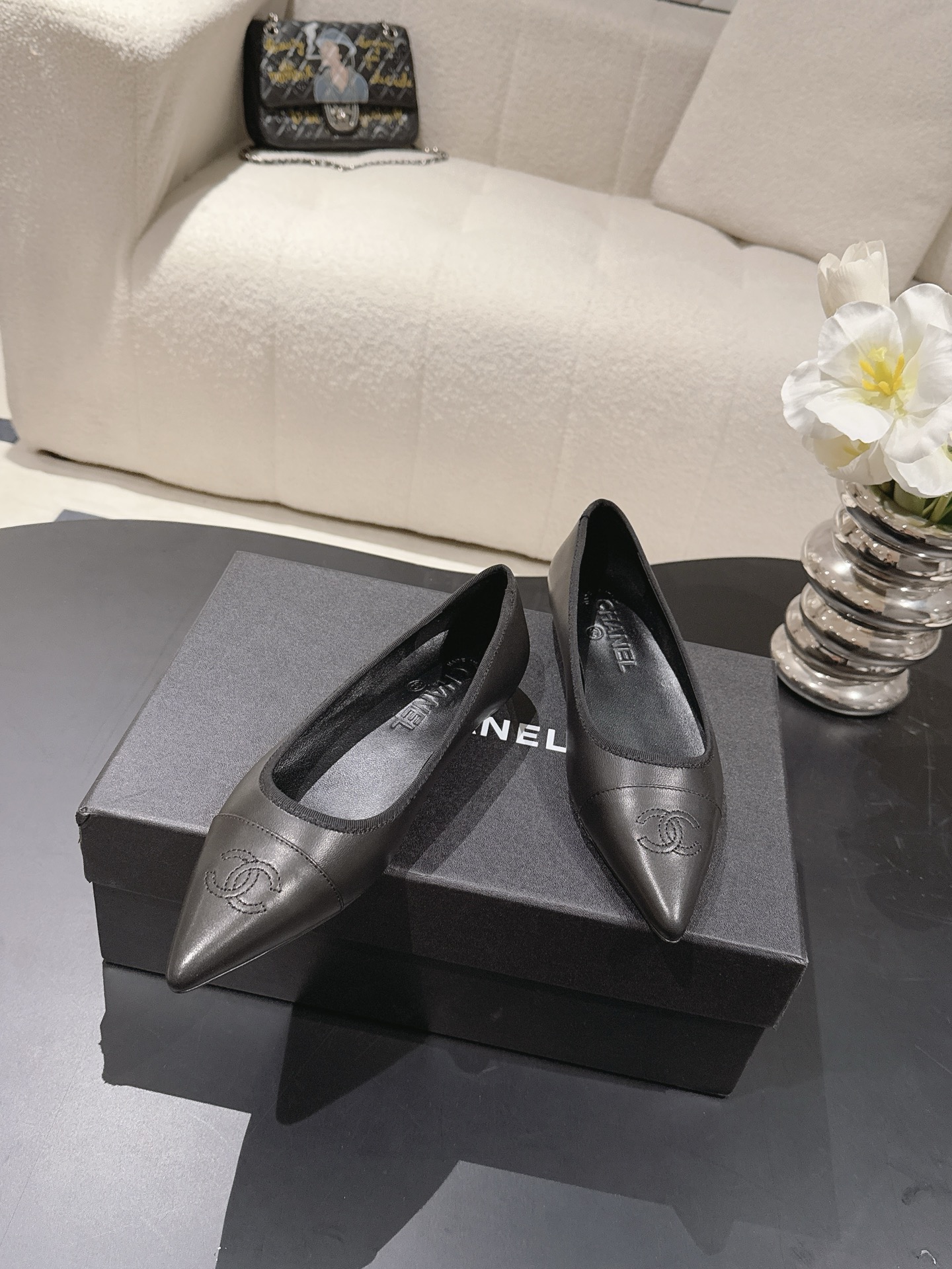 샤넬 CC로고 투톤 포인티드 발레리나 플랫