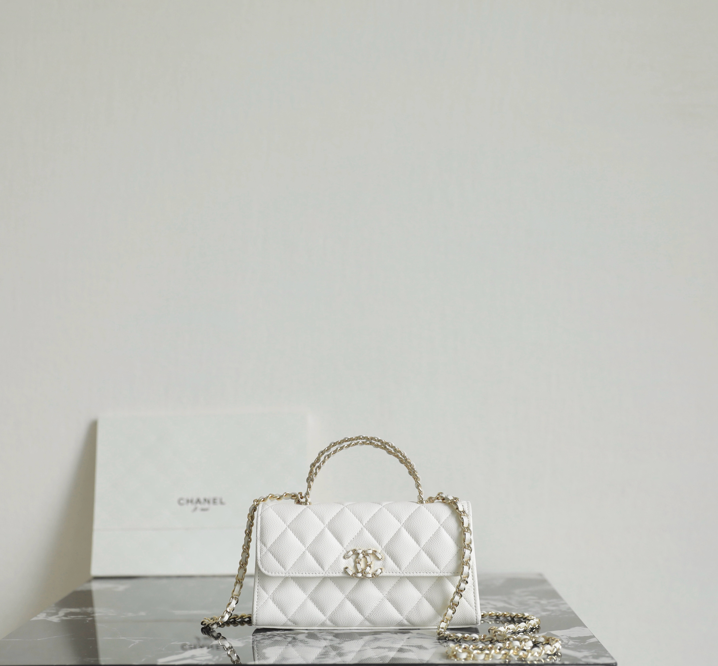 샤넬 체인 폰 홀더 [정품급]