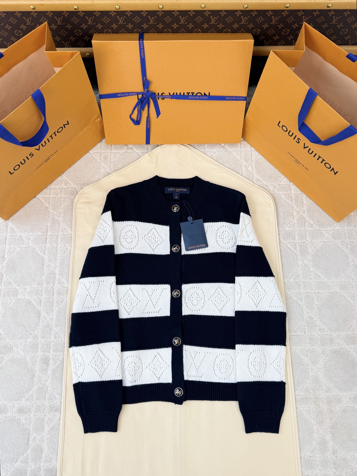 루이비통 스트라이프 니트 가디건