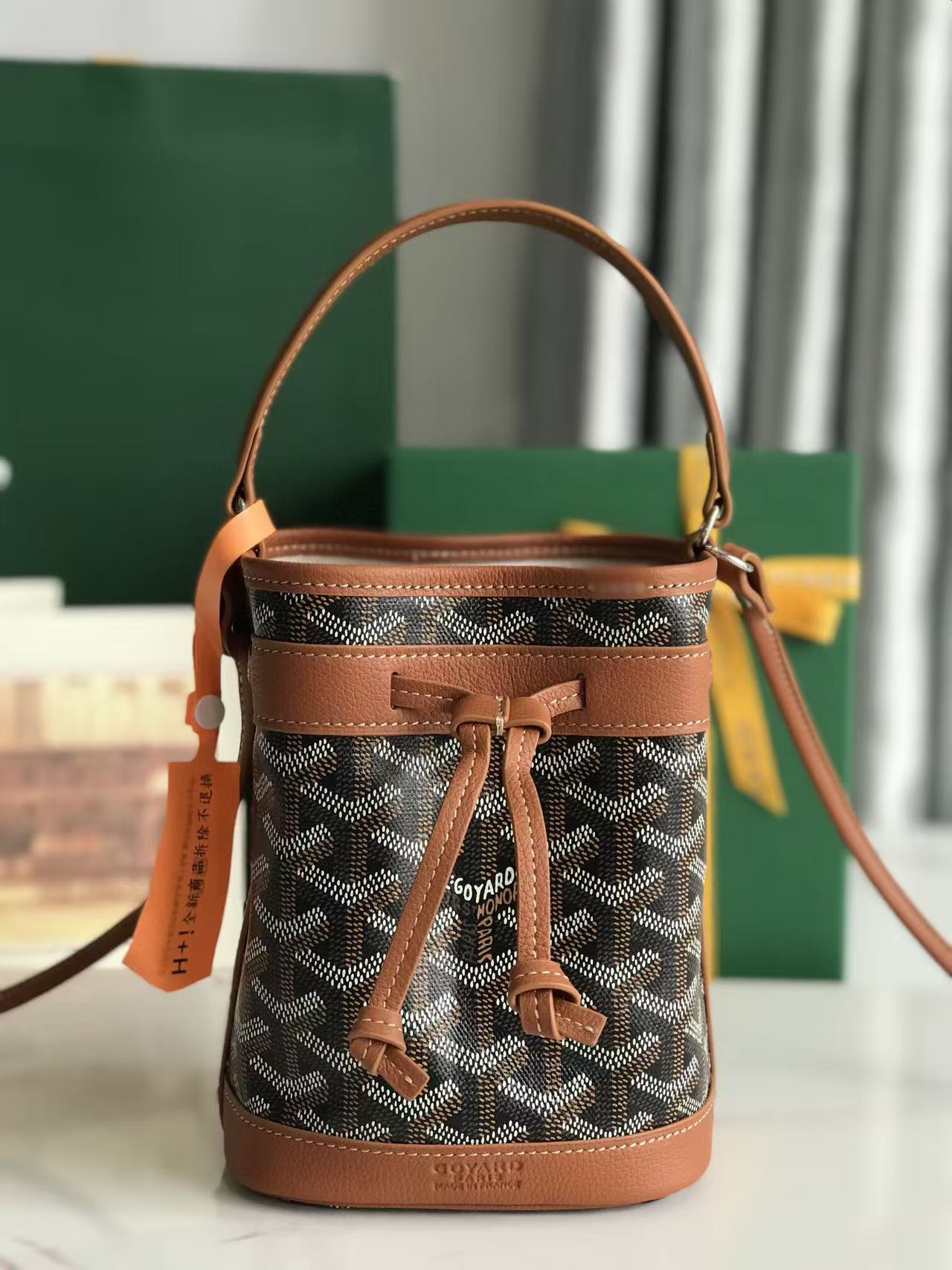 고야드 쁘띠 플롯 버킷백
